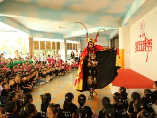岳峰小学举行2025级新生非遗文化游园活动