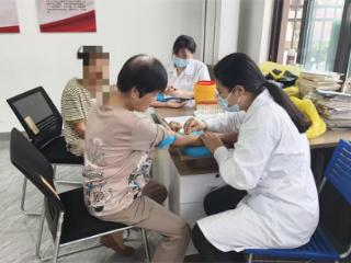 滨城区区直机关医院、市中社区卫生服务中心持续开展老年人健康查体活动