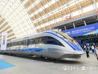 首列中国标准智能市域列车青岛亮相！时速两百公里，服务京雄快线
