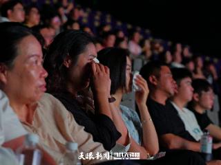 《731》公映观众泪洒影院：“我们不能忘、不敢忘”
