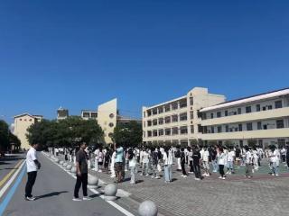 弋阳县中畈乡初级中学开展消防安全演练活动