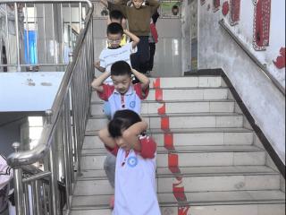 筑牢安全防线 警钟长鸣于心--德州市陵城区糜镇明德小学举行“九一八”防空应急疏散演练