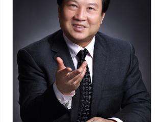 杜兴成新作配乐诗《我漫步在世界的中心》| 周进朗诵