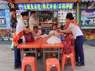 交行威海分行金融知识进商圈，护权益打通普及“最后一公里”