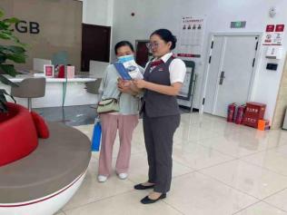 广发银行潍坊潍城支行：金融服务暖人心，厅堂变身“金融知识微课堂”