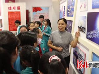 高邑：小学生走进国防教育展馆