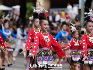 盛装巡演踏歌行！丹寨非遗周绘就民族团结新画卷