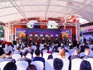 郭阳郭亮《乐队的“吓”天》在京首演“笑劲够” 姜昆站台力挺