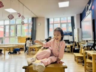 淄博市淄川区柳泉幼儿园：桌椅“变”道具 体能循环“转”出新花样