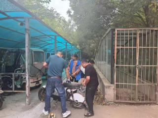 南苑街道乔庄社区网格员助力清理“僵尸车”