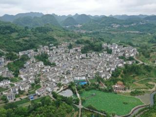 黄果树旅游区龙宫镇桃子村：依托好风景，做活 “宿” 文章