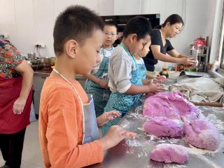 “馒”心欢喜 “益”起分享——徐家楼街道新峪社区蒸花馍实践体验活动
