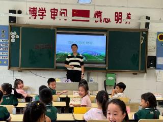 高速路上藏“密码”？一年级课堂里来了一位“公路老师”！