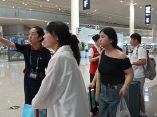 青岛机场携手青岛机场高铁站，空铁联运为93名晚点旅客保驾护航