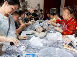 指尖染非遗，童心绘财智：工行贵州贵阳南明支行开启“布”期而至的奇妙旅程