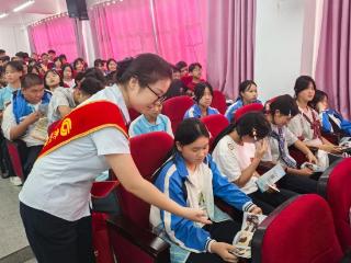 金融反诈宣传进校园，筑牢安全“防护网”——贵州银行镇远支行开展反诈知识进校园宣传活动