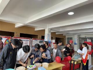 六盘水金融监管分局与工行六盘水盘州支行联合开展矿区金融教育宣传活动