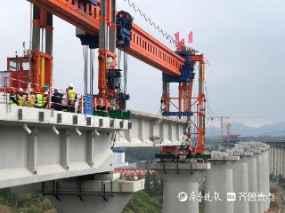 龙烟市域铁路首梁架设完成，进入上部结构施工阶段