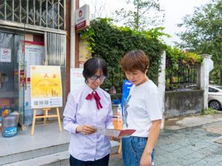 江南农商银行开展金融便民宣传活动