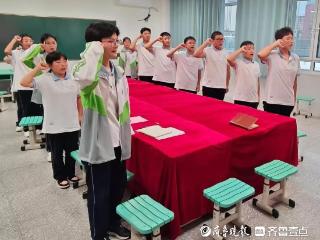 谱写自主管理新篇 ——枣庄市龙吟中学首届学生会正式成立