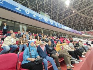 【城超·现场】“贵阳，弹起！”——贵阳城超一夜狂揽“国际粉” 2025“一带一路”中外媒体团成最强啦啦队