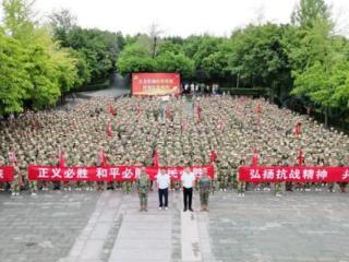 四川省巴中市职业中学开展纪念“九一八”事变主题教育暨2025级新生军训拉练活动