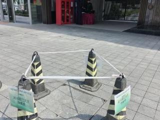 井盖破损下陷一个多月、外墙“脱皮”五六年……每天经过的地方藏危险 业主盼尽快维修