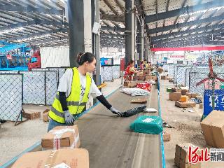 记者走基层｜共仓共拣共配共运 快递包裹进村提速