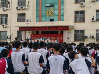 莒南县涝坡中学举行2025年秋季开学典礼暨上学期总结表彰大会