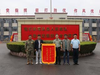 新泰：雨中救援 构筑高速路上的“暖心屏障”