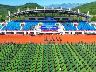 林州建筑职业技术学院召开2025级新生开学典礼暨军训总结表彰大会