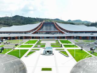 吉镜头丨白山东站：“会呼吸”的美学地标