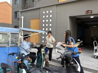 安居街道滨河社区开展绿色低碳宣传活动