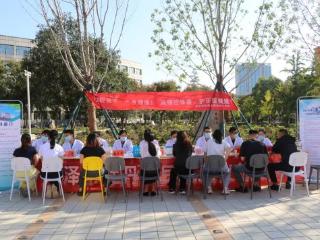 菏泽市牡丹人民医院口腔科走进菏泽学院开展义诊活动：减糖控体重，护牙更健康