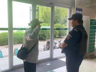 农行济南槐荫阳光新路支行：暖心服务退伍老兵，耐心关怀获敬礼致谢