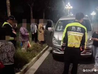 危险又违法！面包车塞进10人上路，聊城交警严肃查处