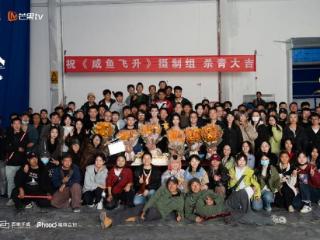 王鹤棣李沁《咸鱼飞升》杀青首发剧照，幕后特辑预热种地修仙日常