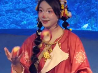 “小丑冰冰”苹果杂耍爆火：5天涨粉20余万 有些受宠若惊，信息回不完