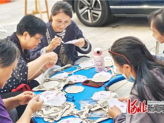 石家庄市裕华区：手作花草灯 传承非遗美