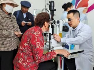 “鲁青一家亲・海晏光明行”为高原眼疾患者点亮“光明之灯”