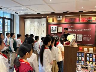 聆听红色记忆！让红色基因扎根学子心底