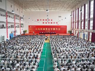 人民英雄张定宇为武汉文理学院新生讲授“开学第一课”