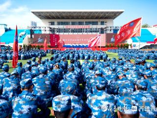 烟台大学举行2025级学生开学典礼，校长从三个方面寄语新生