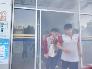 筑牢安全防线，临沂鲁州高级中学举行消防演练