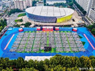 山大一校三地同步举行2025开学典礼，济南校区在雨中燃爆！