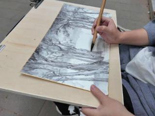晕染出“海”：陈威地坛写生的意境升华与水墨新境