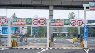 新能源汽车免费停2小时？你关心的青岛机场停车楼收费标准都在这