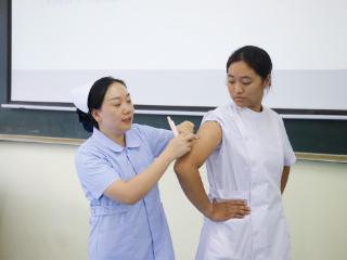 四川托普信息技术职业学院优秀教师严小欧：从临床一线到三尺讲台，她用生命经验点亮课堂