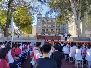 玉山县双明初级中学2025年秋季开学典礼暨优秀学生表彰大会圆满举行