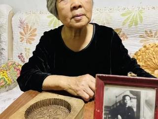 陈家人的传家宝：一枚74年前的“抗美援朝”月饼模子